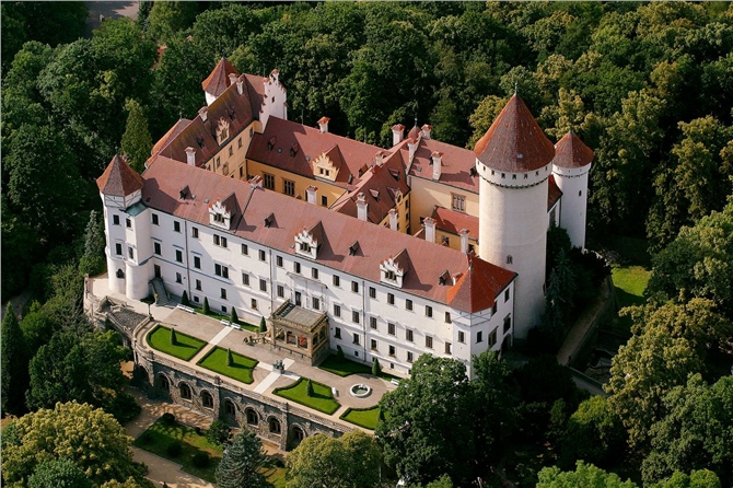 Конопиште — готический замок в 50-ти км от Праги